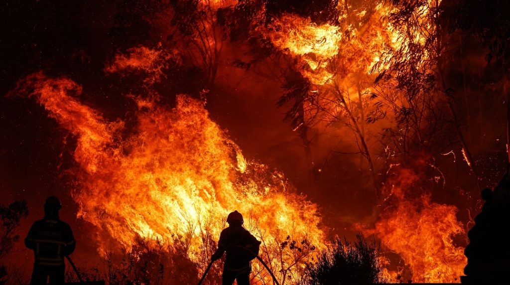 Σκηνικό αποκάλυψης από τις πυρκαγιές στη Χαβάη: Συνοικίες έγιναν παρανάλωμα του πυρός – Δείτε τα συγκλονιστικά βίντεο