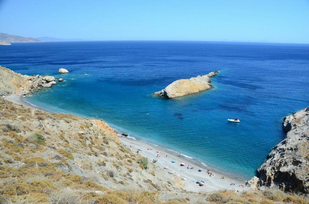 Κάτεργο: Η παραλία στη Φολέγανδρο που θα σας «μαγέψει» μόλις την αντικρίσετε (φώτο)