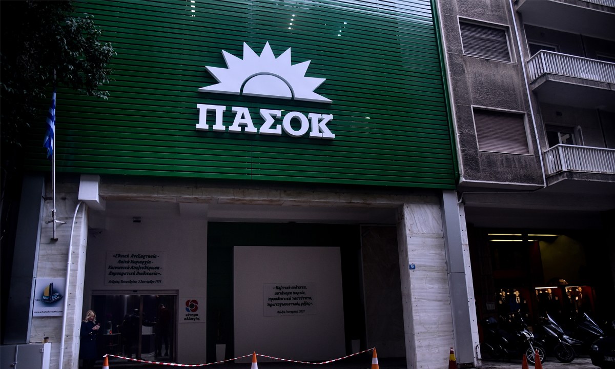 ΠΑΣΟΚ: «Ούτε και σήμερα φάνηκε να αντιλαμβάνεται το φιάσκο του “επιτελικού κράτους”»
