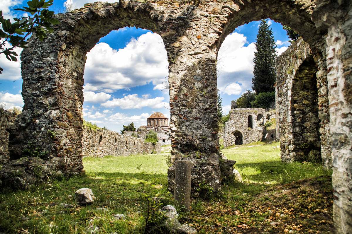 Μυστράς: Ένας ζωντανός θρύλος στην καρδιά της Πελοποννήσου – Ιδανικός προορισμός για εκδρομή