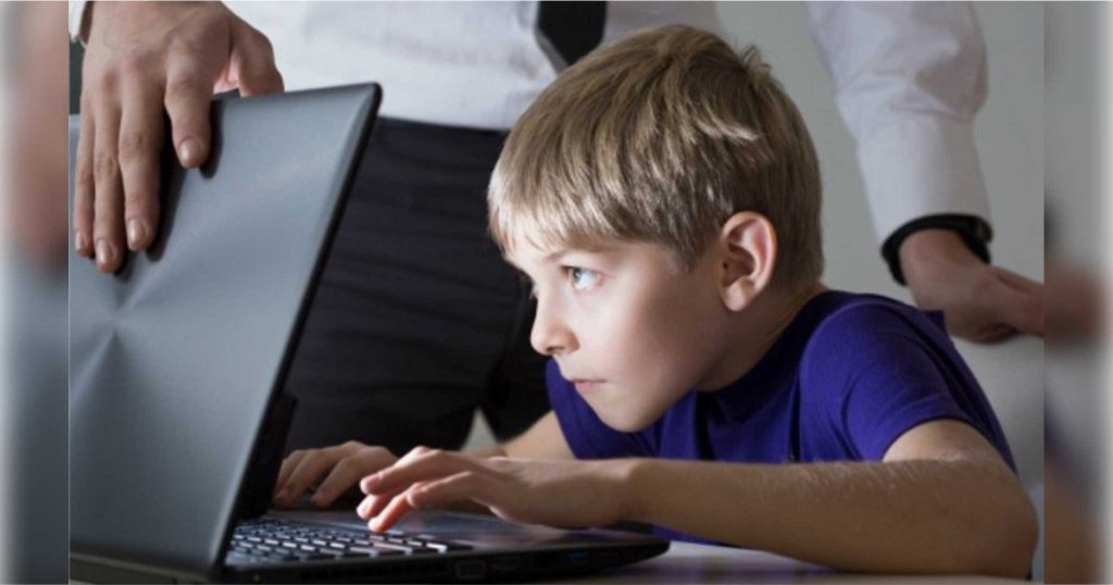 Καλοκαιρινή πλοήγηση στο Διαδίκτυο: Δείτε τι πρέπει να προσέχουν τα παιδιά