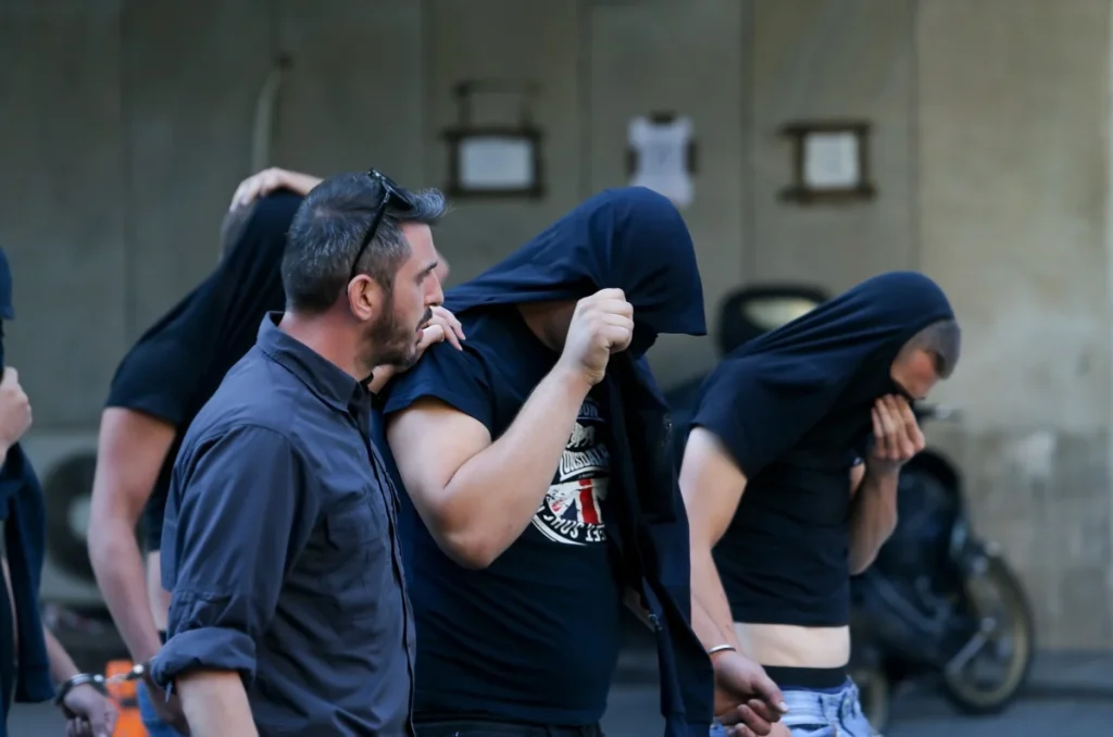 Νέα Φιλαδέλφεια: Κροάτες πολίτες για τους συμπατριώτες τους χούλιγκαν – «Κρατήστε τους σε μια ελληνική φυλακή»