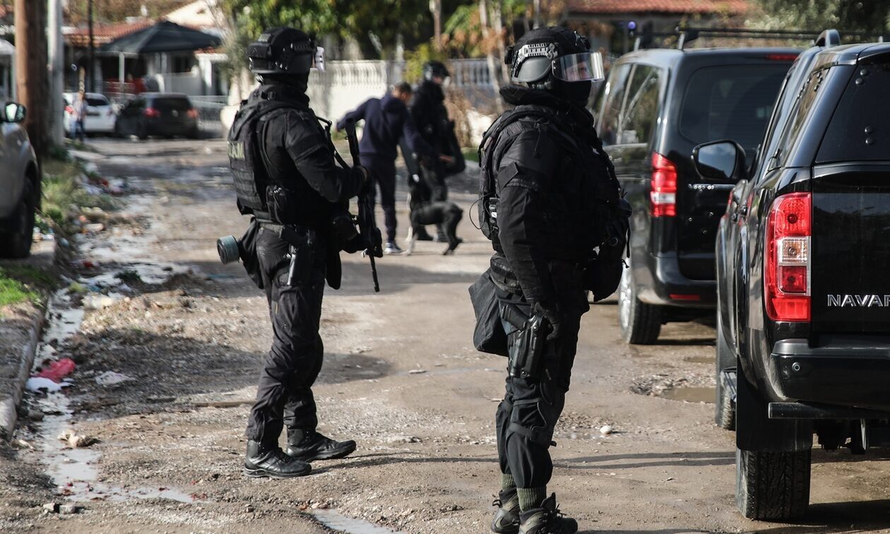 Αστυνομικοί καταγγέλλουν: «Άνδρες της ΟΠΚΕ παρατάχθηκαν και ελέγχθηκαν για… το ξύρισμα»