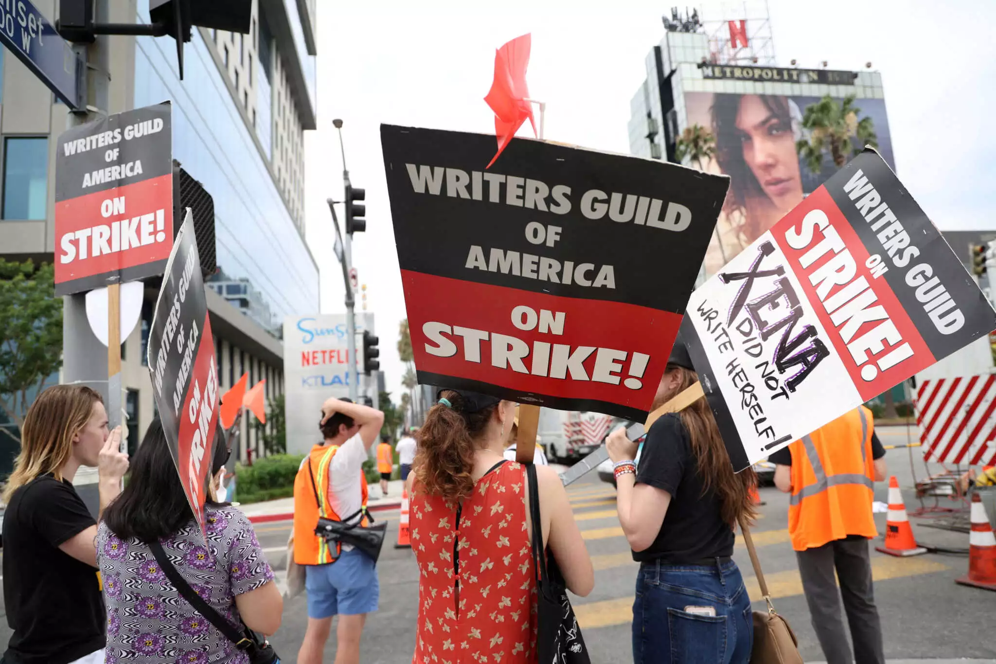 Απεργία στο Χόλιγουντ: Τα στούντιο έκαναν αντιπρόταση στους σεναριογράφους
