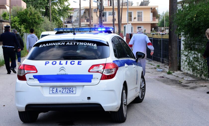 Θεσσαλονίκη: Ληστεία υπό την απειλή μαχαιριού σε ψιλικατζίδικο – Άρπαξαν την ταμειακή και έγιναν «καπνός»
