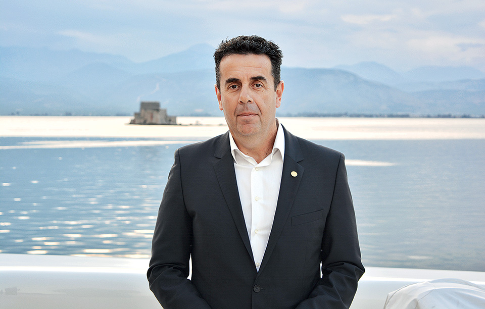 Εκτός ορίων η μάχη για τη δημαρχία στο Ναύπλιο – Ο δήμαρχος της πόλης άφηνε σκουπίδια και περιττώματα στην εξώπορτα του αντιπάλου του