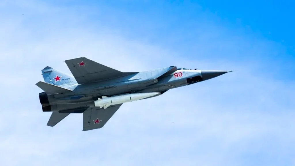 Στρατιωτικό αεροδρόμιο «ισοπέδωσαν» οι Ρώσοι με την επίθεσή με Kinzhal στη δυτική Ουκρανία