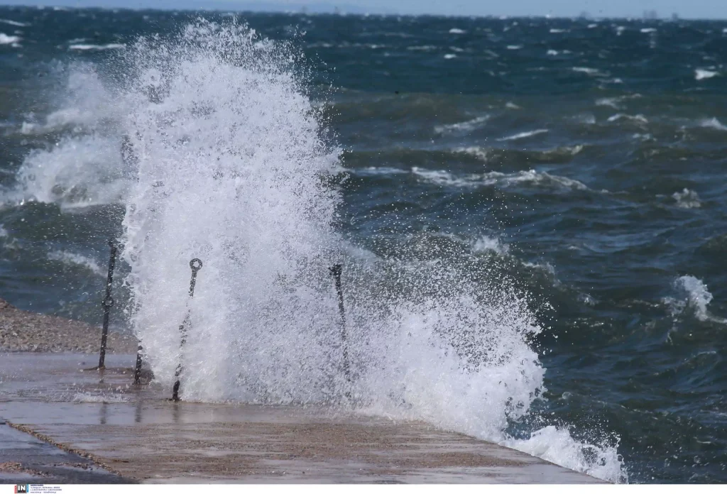 Καιρός: Ισχυρoί άνεμοι και τοπικές βροχές σήμερα – Αναλυτική πρόγνωση