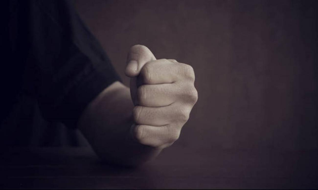 Βόλος: Άγριο ξύλο μεταξύ δύο νεαρών έξω από κλαμπ στα Πευκάκια – Μεταφέρθηκαν στο νοσοκομείο