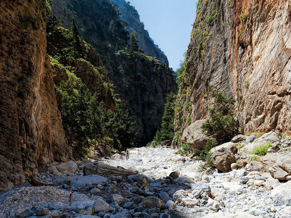 Σεισμός στην Κρήτη: Ακρωτηριάστηκε άνδρας που έκανε πεζοπορία στο Φαράγγι της Σαμαριάς – Τον πλάκωσαν βράχια (φώτο)