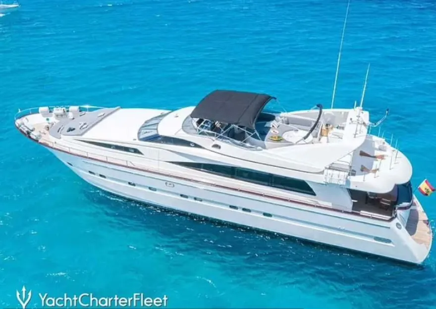 Ισπανία: Καταστράφηκε ολοσχερώς μετά από φωτιά η πολυτελής θαλαμηγός επαγγελματία παίκτη πόκερ (βίντεο-φωτο))