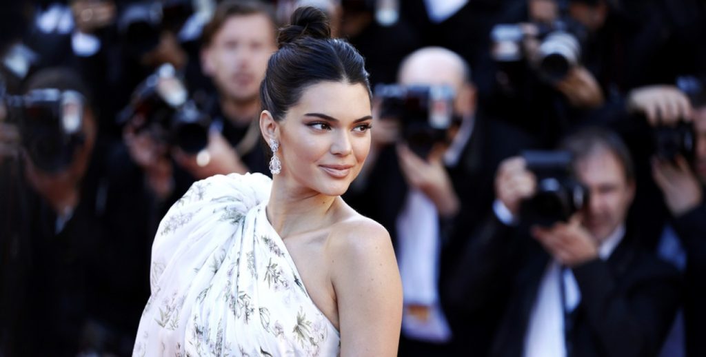 Η Κένταλ Τζένερ, τα αποκαλυπτικά μαγιό της και η… «πεντάδα» από μπασκετμπολίστες που της «έβαλε καλάθια» (φώτο)