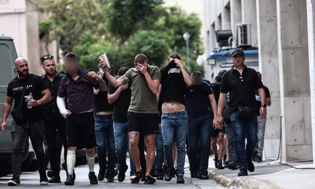 Νέα Φιλαδέλφεια: Παραδόθηκε Κροάτης χούλιγκαν – Περιφερόταν στην Αθήνα