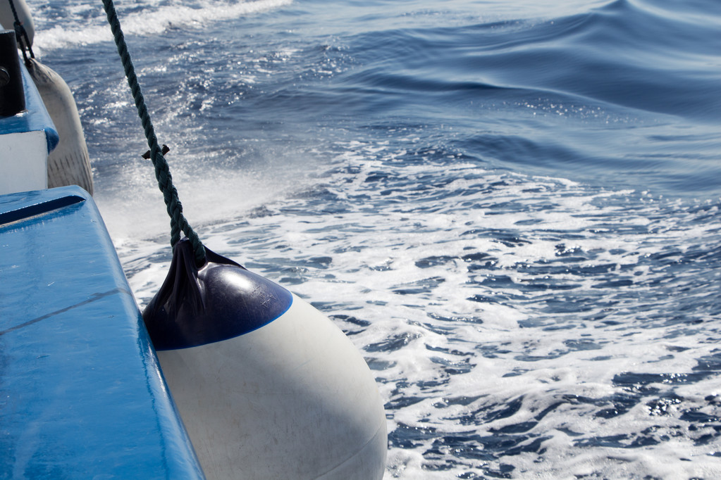 Ηράκλειο: Ανήλικος τραυματίστηκε μετά από πτώση σε πλοίο – Μεταφέρθηκε στο νοσοκομείο