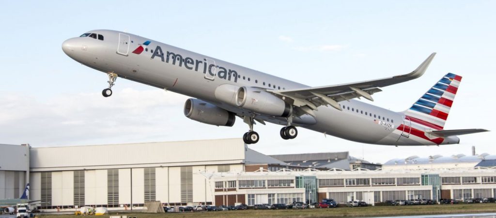 «Πανικός» στον αέρα σε πτήση της American Airlines – Το αεροσκάφος «βούτηξε» 15.000 πόδια σε 3 λεπτά