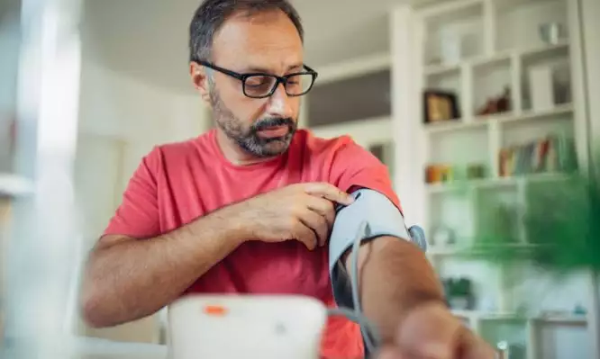 Υπέρταση: Τι μπορείτε να κάνετε μόνοι σας στο σπίτι για να την περιορίσετε