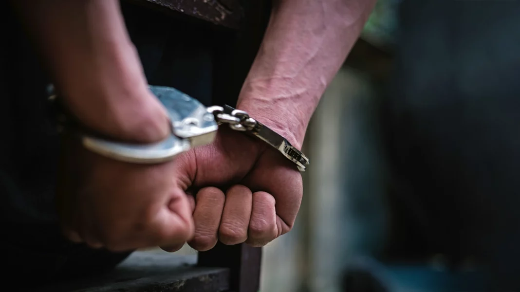 Έβρος: Χειροπέδες σε διακινητή μετά από καταδίωξη – Είχε έξι παράνομους αλλοδαπούς στο ΙΧ του