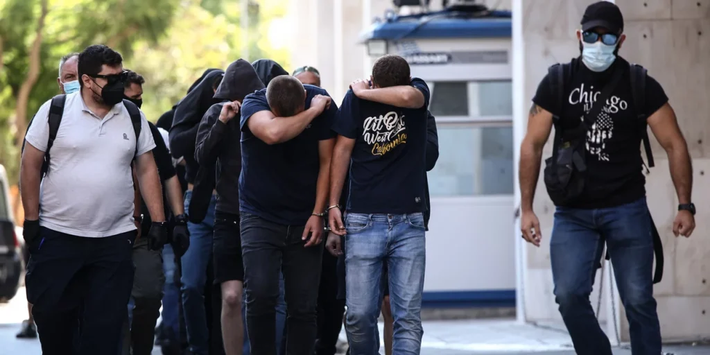 Νέο βίντεο δείχνει τους Κροάτες νεοναζί χούλιγκαν οπλισμένους με ρόπαλα λίγο πριν την φονική επίθεση