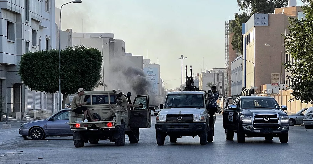 Η Τρίπολη (πάλι…) στο χάος: Σφοδρές συγκρούσεις μεταξύ ένοπλων ομάδων σε όλη την λιβυκή πρωτεύουσα