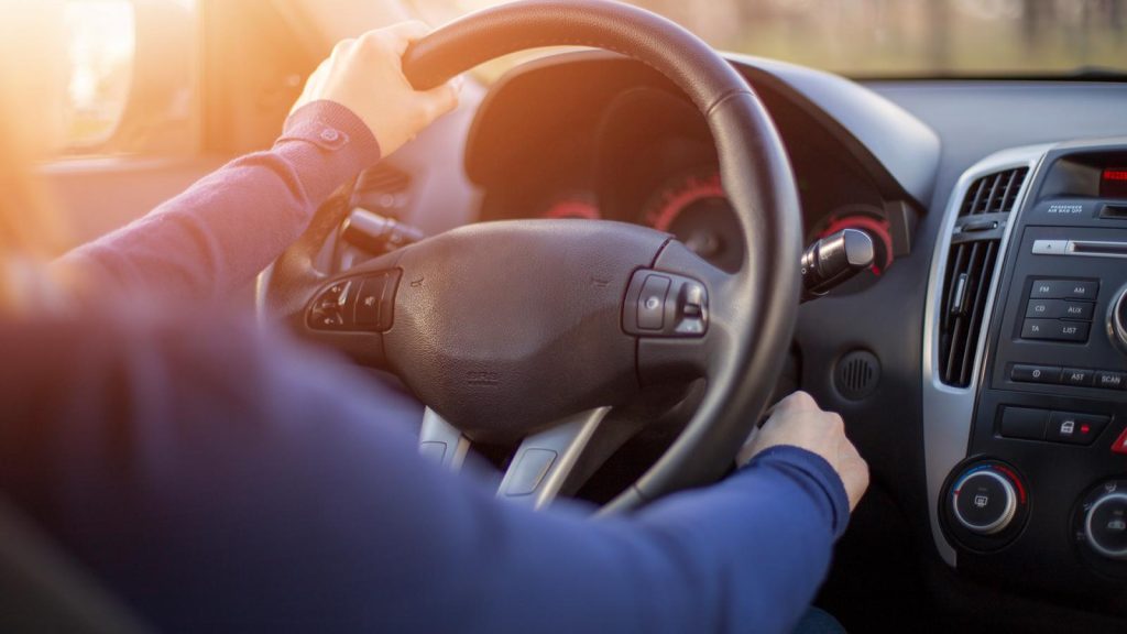 Το λάθος που κάνουμε κατά την εκκίνηση του αυτοκινήτου και μπορεί να στοιχίσει τη «ζωή» της μπαταρίας