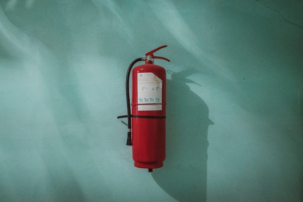 Όσα χρειάζεται να γνωρίζετε για τους πυροσβεστήρες – Πότε μπορεί να επιδεινωθεί η κατάσταση