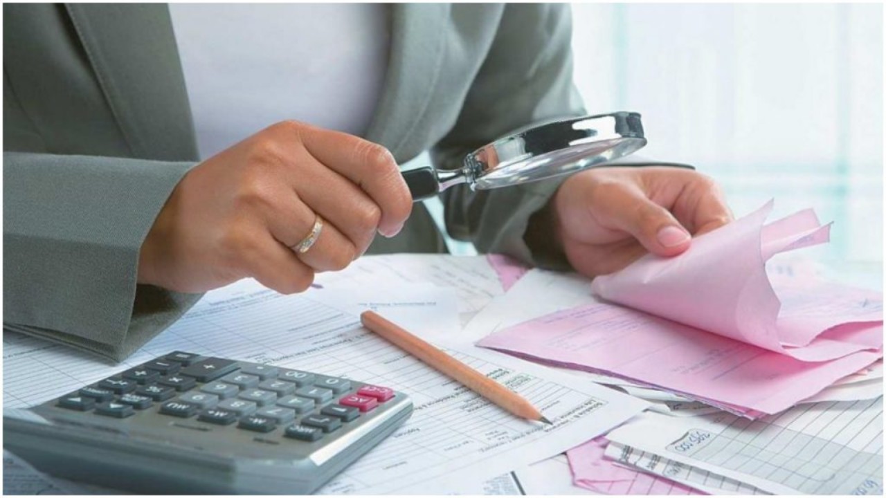 Εφορία: «Τέλος» από αύριο η τήρηση των χειρόγραφων βιβλίων – Η καταχώριση θα γίνεται μόνο ηλεκτρονικά