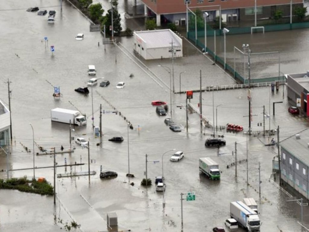Ιαπωνία: Tροπική καταιγίδα «σαρώνει» τη χώρα – Φόβοι για πλημμύρες και κατολισθήσεις