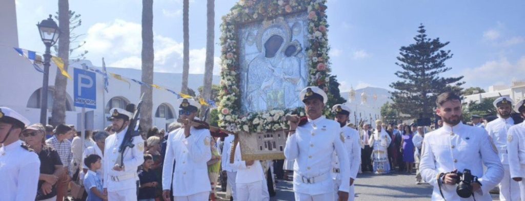 Με λαμπρότητα ο εορτασμός στην Παναγία την Εκατονταπυλιανή της Πάρου (φωτό)