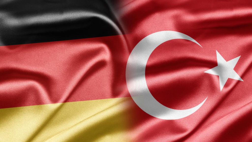 Οι Τούρκοι προσήγαγαν κουρδικής καταγωγής Γερμανίδα βουλευτή την Αττάλεια