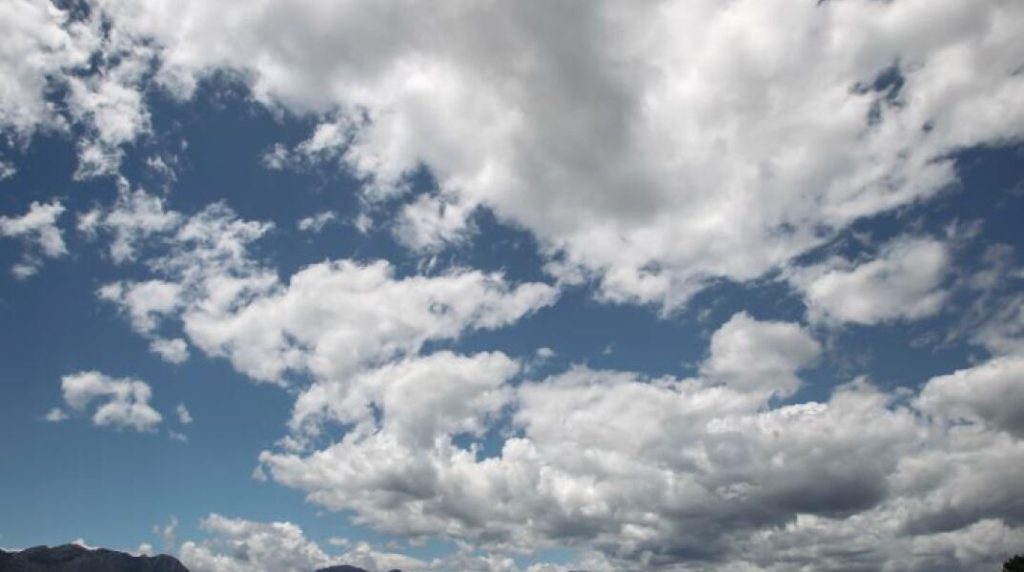Καιρός: Δεκαπενταύγουστος με σύννεφα και βροχές – Ποιες περιοχές θα επηρεαστούν