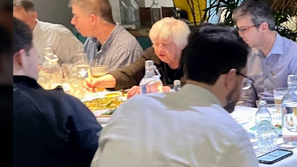 «Την άκουσε» η υπουργός Οικονομικών των ΗΠΑ: Έφαγε παραισθησιογόνα μανιτάρια στην Κίνα