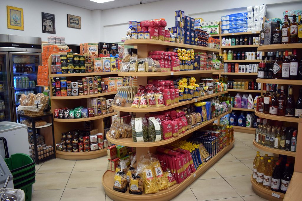 Διέρρηξαν μίνι μάρκετ και πήραν μέχρι και… τσίχλες