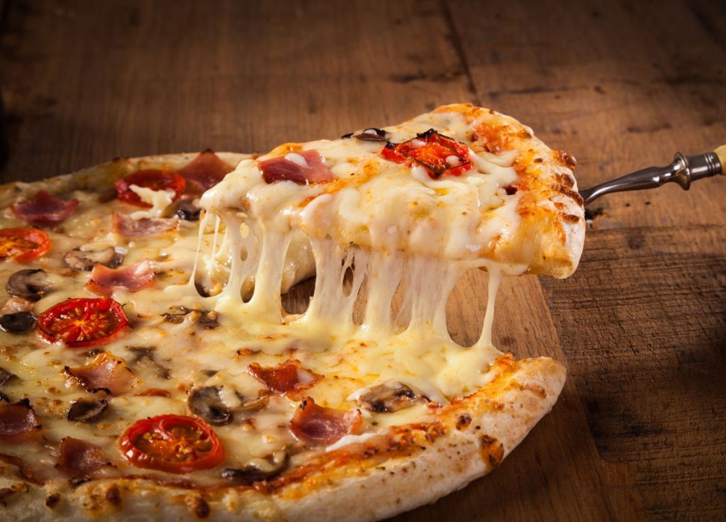 Πίτσα: Το φαγητό «βόμβα» που μπορεί να ξεπεράσει τις… 2.000 θερμίδες