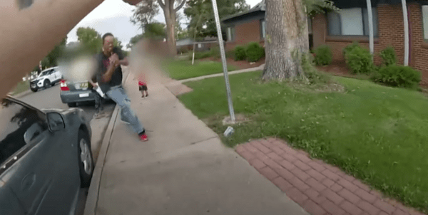 Αστυνομικός πυροβολησε και σκότωσε άνδρα που κρατούσε… μαρκαδόρο! – Νόμιζε κρατούσε μαχαίρι