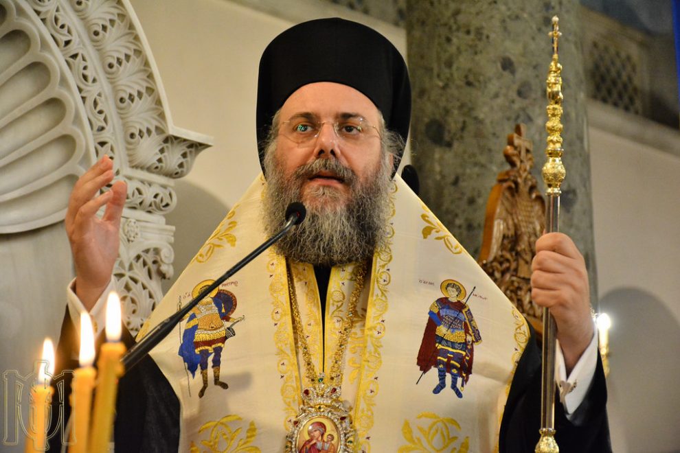 Τρίκαλα: Ο Μητροπολίτης Χρυσόστομος παύει όσους ψάλτες και νεωκόρους θέλουν να κατέβουν στις εκλογές