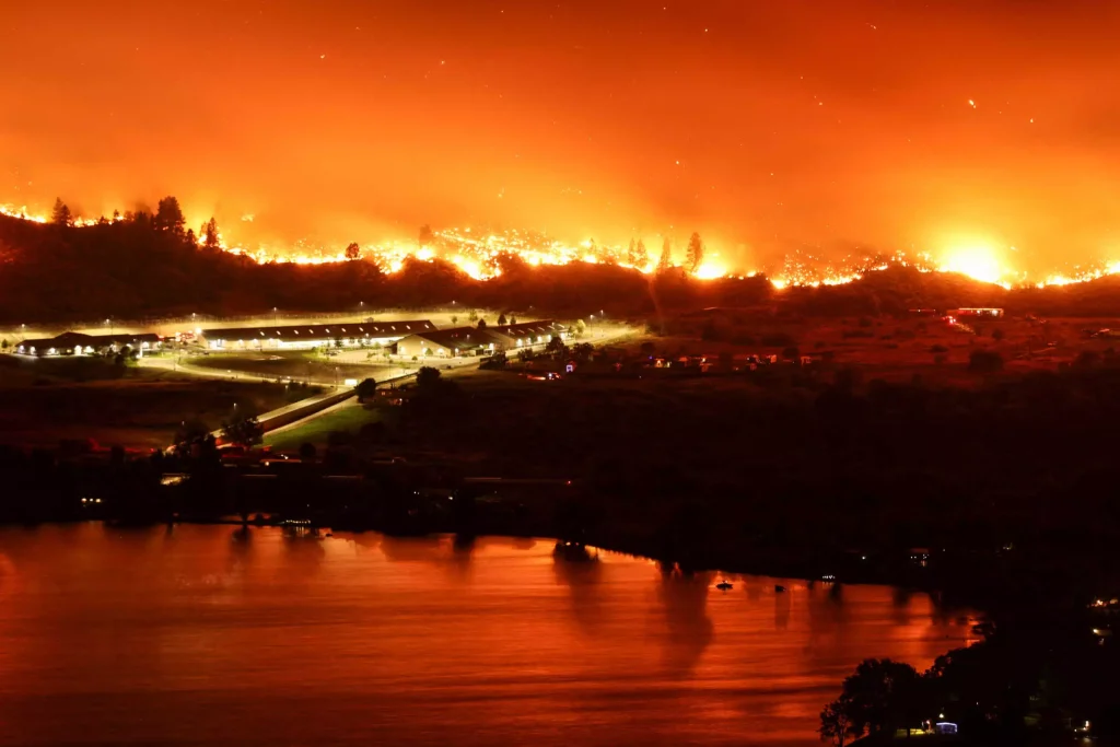 Καναδάς: Εκκενώνεται λόγω της πυρκαγιάς η μεγαλύτερη πόλη στα Βορειοδυτικά Εδάφη