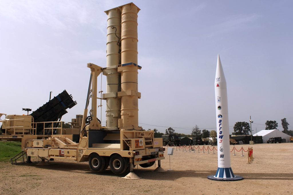 Το Ισραήλ υπέγραψε τη μεγαλύτερή του αμυντική συμφωνία: Πουλάει το πυραυλικό σύστημα Arrow-3 στη Γερμανία