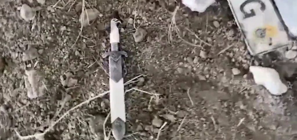 Βίντεο: Μαχαίρι με τα σύμβολα του Γ’ Ράιχ που χρησιμοποιήθηκε από το Τάγμα Αζόφ