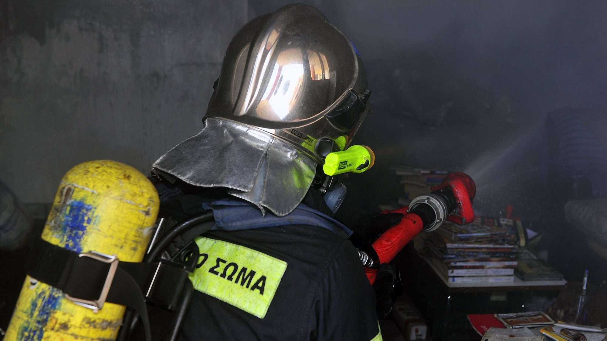 Φωτιά στα Τρίκαλα: Τραυματίστηκε πυροσβέστης στην πλαγιά του Μαυροπουλίου