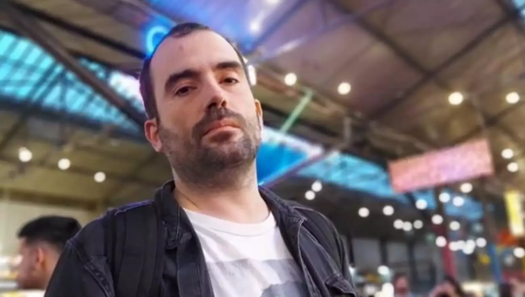 Στο Αποτεφρωτήριο Ριτσώνας το «τελευταίο αντίο» στον 37χρονο δημοσιογράφο Αντώνη Χρυσουλάκη (φώτο)