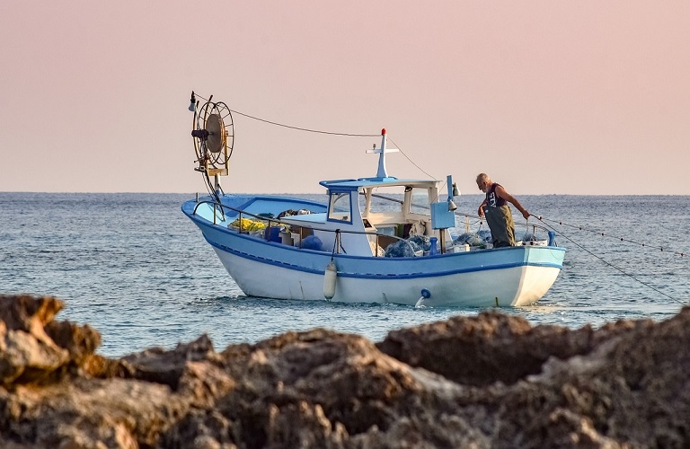 Κραυγή αγωνίας από τους ψαράδες: «Οι Τούρκοι έρχονται και παίρνουν τα ψάρια μας παράνομα»