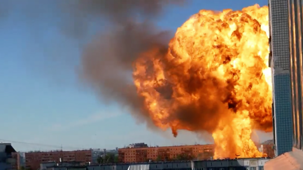 Oυκρανική επίθεση με drones και ισχυρές εκρήξεις στο Expocenter στο κέντρο της Μόσχας (βίντεο)