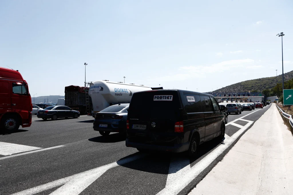 Ελληνική Λύση για Αθηνών – Κορίνθου: «Επιτελικό κράτος υπό διάλυση – Κυβέρνηση σε αδιάκοπες διακοπές»