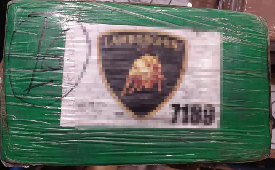 Εντοπίστηκαν 64 κιλά κοκαΐνης σε εμπορευματοκιβώτιο στον Πειραιά – Η αξία τους ξεπερνά τα 2.000.000 ευρώ (βίντεο-φωτό)