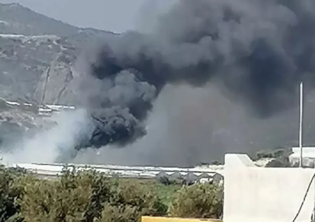 Οριοθετήθηκε η φωτιά που ξέσπασε στην Ιεράπετρα: Κάηκαν θερμοκήπια – Δείτε φωτογραφίες και βίντεο (upd)