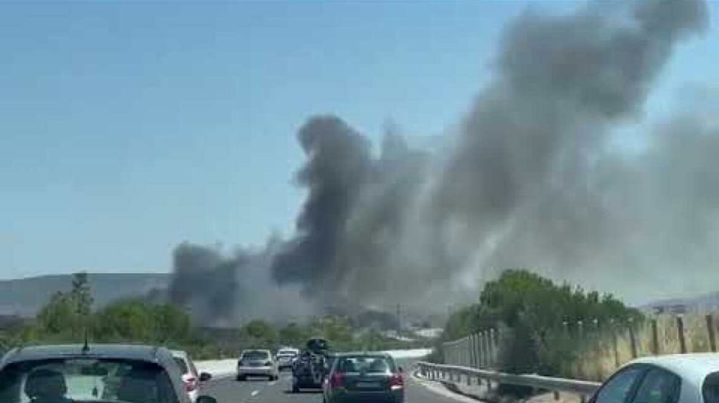 Θήβα: Πυρκαγιά ξέσπασε στο 95ο χιλιόμετρο της εθνικής οδού