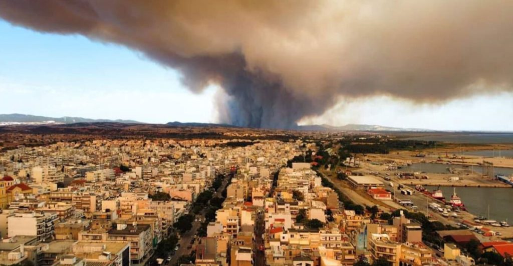 Μαίνεται η φωτιά στην Αλεξανδρούπολη: Στα Νίψα το κύριο μέτωπο – Οι άνεμοι δυσχεραίνουν το έργο της Πυροσβεστικής (upd)
