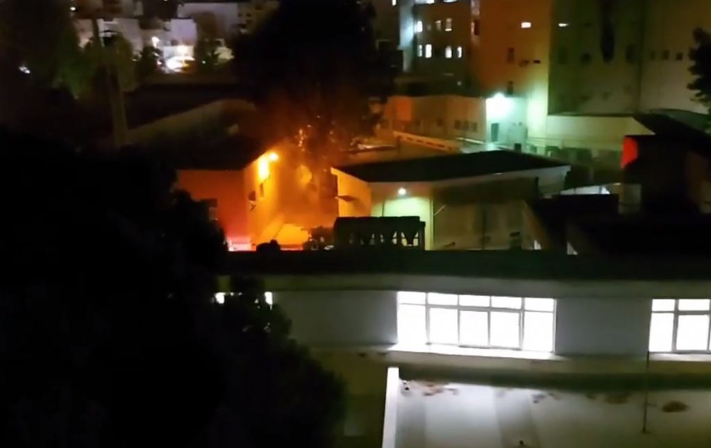 Νέα… περίεργη φωτιά στο Κρατικό Νοσοκομείο Νίκαιας – Τυλίχτηκαν στις φλόγες ισόγεια αποθήκη και διάδρομος