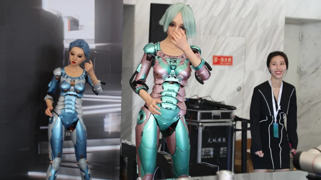 Ανθρωποειδή ρομπότ που μοιάζουν «ζωντανά» παρουσιάστηκαν στο Παγκόσμιο Συνέδριο του Πεκίνου