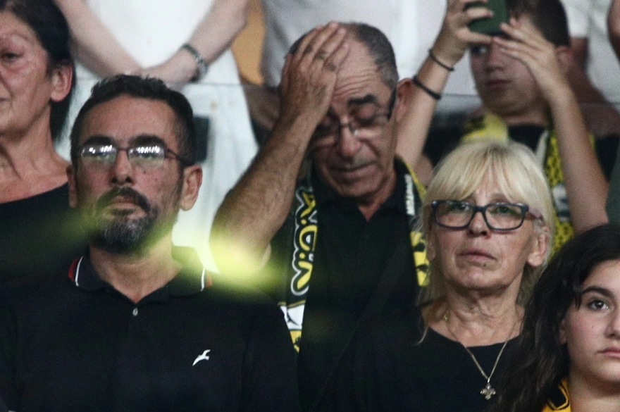 ΑΕΚ-Ντιναμό Ζάγκρεμπ: Στο γήπεδο η μητέρα και ο αδελφός του Μ.Κατσουρή μετά από πρόσκληση της ΠΑΕ